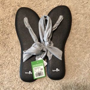 Sanuk wrap sandals